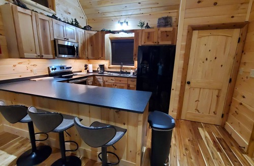 Gatlinburg - Pigeon Forge Cabin | LOW LOW rates for Sept. Come and enjoy the cabin in the mtns at a GREAT Rate