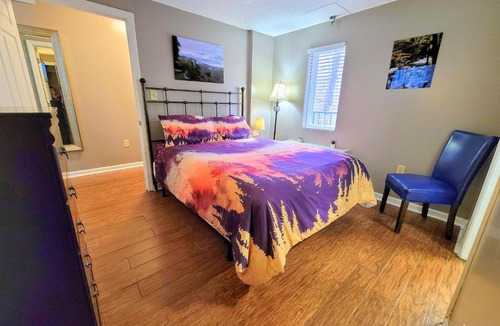 Gatlinburg Apartment | LOWEST PRICES OF THE YEAR Downtown Gatlinburg Suite, Close to everything, FREE HIGH SPEED WIFI, Private balcony, Pool, Hot Tub, sleeps 8