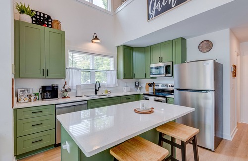 Tracy City House | Lulu's Place - A Lakeside Tiny Home in Tennessee