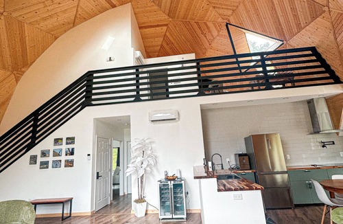 Front Royal House | ⭐️Lunar Lookout ⭐️ Geodesic Dome on 8 acres with HOT TUB!