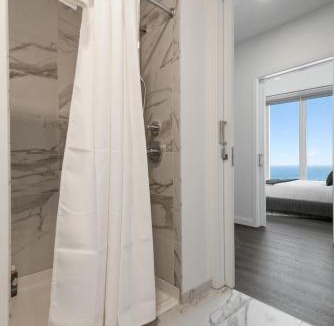 The Loop Apartment | Lux Apts with Lake Views and Top Amenities