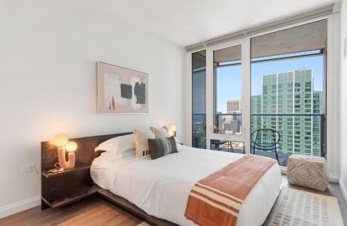 The Loop Apartment | Lux Apts with Lake Views and Top Amenities