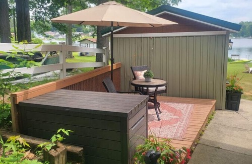 Smyrna House | LUX Lakefront/Decks/Firepit/BBQ/2 Kayaks