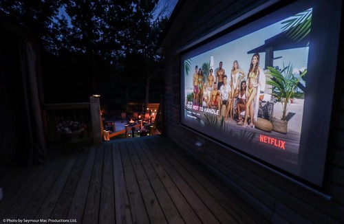 East Stroudsburg House | LUX Poconos Fire Pit Game Room Sauna Outdoor Netflix Custom Bar