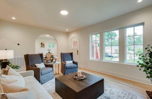Nashville House | Lux West Nash Tudor 4mi to DT Sleeps 9