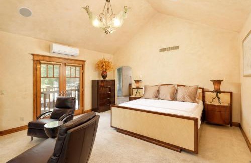 Cerise Ranch House | Luxe Artful Mountain Retreat with 4 King Suites, 8 Person Hot Tub and 3 Decks