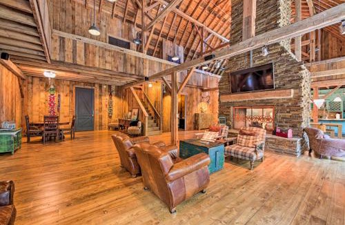 Zenda House | Luxe Barndominium with Home Gym, Theater, and More!