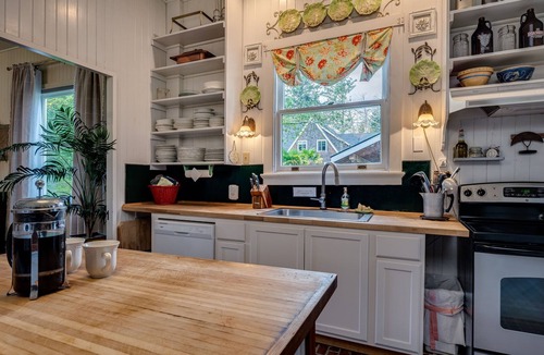 Seaview Villa | Luxe Mansion by the Sea, 6BR, Dining 14+