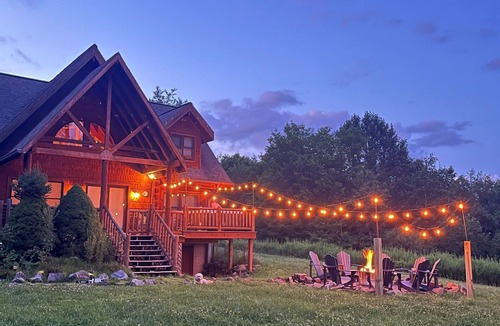 Slatyfork Farm Cabin | Luxe Mntn Escape near Snowshoe | mntn views, hot tub, 5 wooded acres