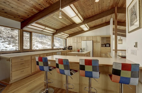 Boulder House | Luxe Private Mountain Lodge 5 Bdrm Home HOT TUB - WiFI Min. to town