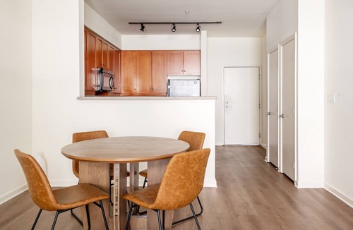San Jose Apartment | Luxe San Jose 1BR w/Gym, Pool, W/D, walk to WF + Caltrain, by Blueground
