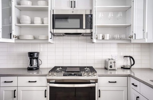 Central San Mateo Apartment | Luxe San Mateo 1BR w/Gym, Roof Deck & W/D, near Caltrain, by Blueground