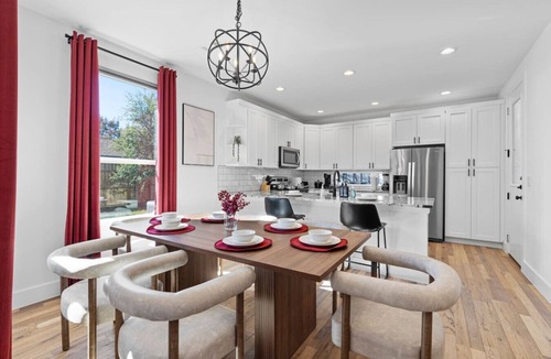University Hills and Windsor Park House | Luxe Windsor Park Home | Close for F1, ACL + More