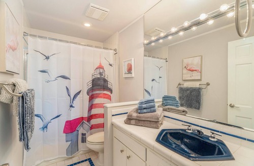 Clyde Hill Villa | Luxurious 6-bedroom Villa with Pool in Clyde Hill