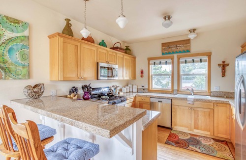 Roads End House | Luxurious Accommodations, Hot Tub & Easy Beach Access Nearby - Ocean Perch