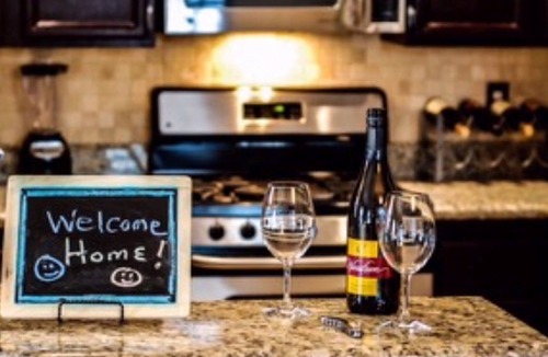 Las Vegas Condo | Luxurious Accommodation minutes from Raiders Stadium and famous Las Vegas Strip