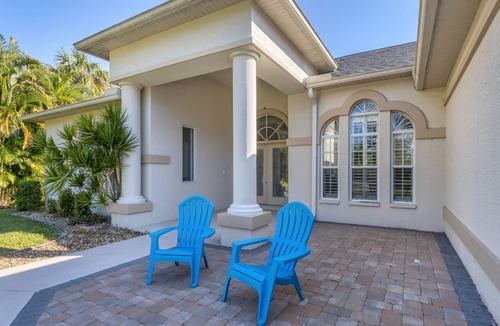 South Venice Villa | Luxurious Private Villa, Large Heated pool, 1 mile to beach, 3 King Beds, Wi-fi