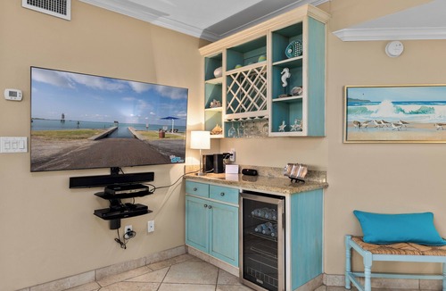South Padre Island Condo | LUXURIOUS, REMODELED, SPACIOUS PENTHOUSE CONDO WITH AWESOME BEACH VIEWS!