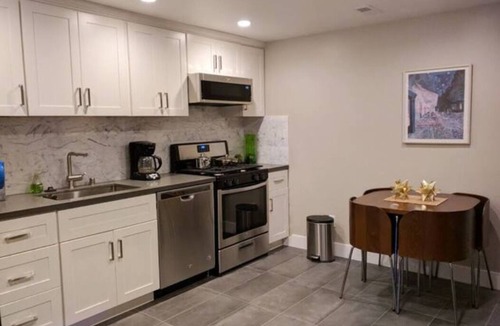 Silver Terrace Apartment | Luxurious retreat minutes from San Francisco airport and Chase center