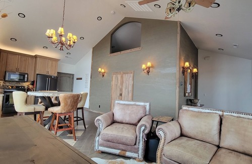 Apple Valley House | Luxurious-unique-tranquil Retreat. By Zion'sPark-GrandCanyon-Hike/Bike/Relax