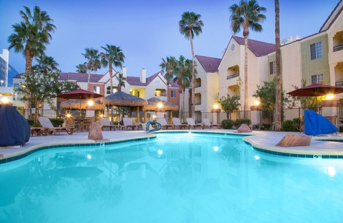 Las Vegas Villa | Luxurious Villa with Home Theater and Gaming System | Close to the Strip + Amazing Amenities