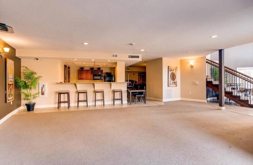 Englewood Apartment | Luxury 1 Bed Condo in DTC w/ Mountain Views & Walk 2 Lightrail!