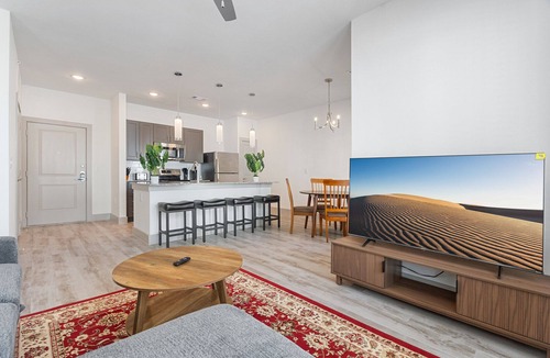 Vista Del Pueblo Apartment | Luxury 1BD/1BA Near The Airport 5953