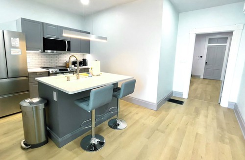Clifton Heights Apartment | Luxury 1BR Apt near UC CCM, Downtown Cincinnati, Hospital and Zoo w/Parking, 1FL