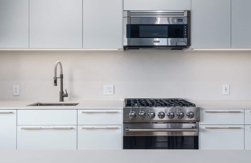 Berkeley Hotel | Luxury 2/1 on Tennyson St w/Rooftop Deck & Views