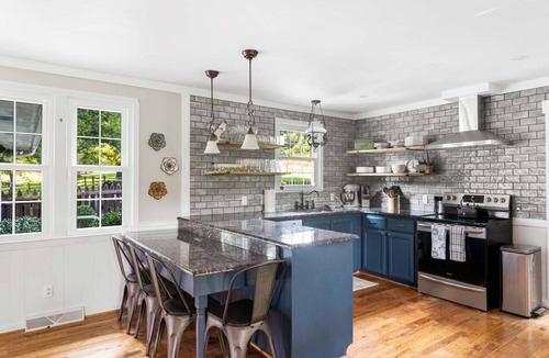 Columbia Other | Luxury 22 Acre Farmhouse Between Franklin & Columbia *pool*animals* working farm