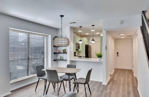 North Burnet House | Luxury 2BD/2.5BA Near The Domain with POOL