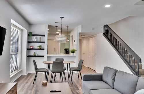 North Burnet House | Luxury 2BD/2.5BA Near The Domain with POOL