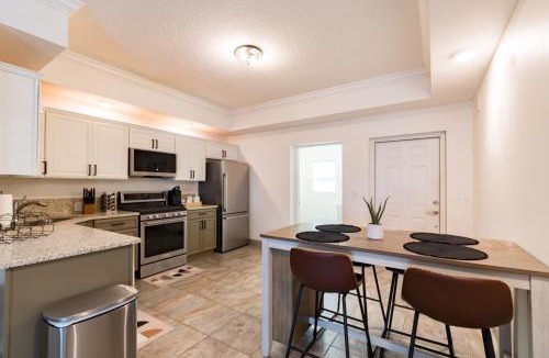 Crescent Beach House | Luxury 2BD 2BTH Condo 5