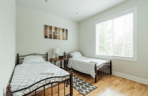 South Philadelphia House | Luxury 3 bed near PENN / CHOP with skyline view!