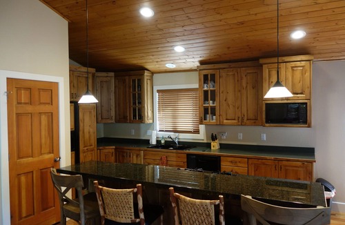 North Park City House | Luxury 4BR Twinhome Sleeps 12. Near ski resorts & bus. 3000 sq ft,
