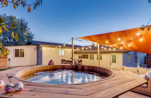 Barths House | Luxury 5 BR Retreat|10 min from DT Denver|Hot Tub
