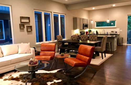 Chestnut Hill House | Luxury 5 Star Home with amazing rooftop .Only 1.3 mile from Broadway.