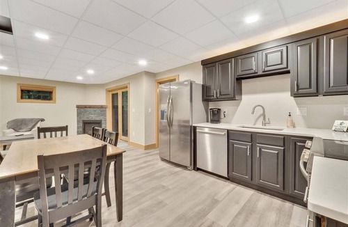 Boyne Falls Condo | Luxury 5bd/5bth Condo, Walk to the Boyne Ski Lifts and Lodge!