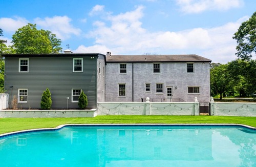 Grenloch House | Luxury 7 bedroom Mini-mansion w/pool in Gloucester Township with WiFi, AC, etc