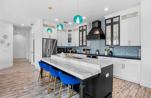 Bradenton Beach House | Luxury 7 Bedroom Home! Beach views, Private Pool, Spa, and Rooftop Deck!