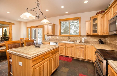 Sunriver House | Luxury 7 BR Home/BEST RATES!/Hot Tub/SHARC/AC/Wi Fi/Sleeps 20