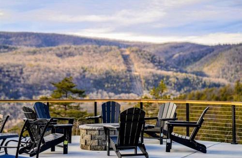 Milam House | Luxury A Frame 5BR Hot Tub & Mountain Views