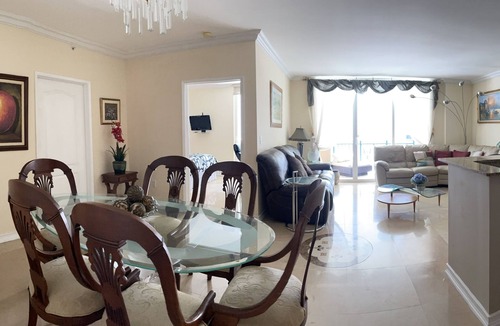 Sunny Isles Beach Apartment | Luxury Condo Across from the Beach. STR-00342