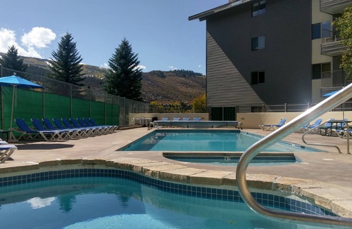 Avon Condo | Luxury Condo w/FREE WiFi, Parking, Heated Pool, Hot Tubs, Skier Shuttles