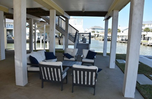Isla Del Sol House | Luxury Galveston Waterfront Escape – Amazing Pool, Spa & Canal Views!
