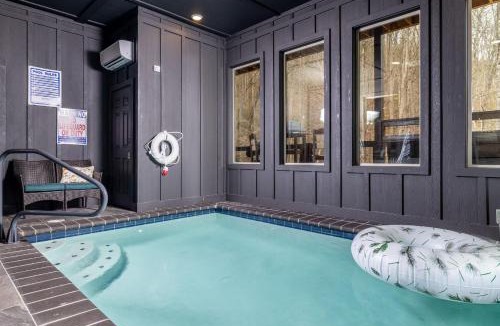 Gatlinburg House | Luxury Gatlinburg Cabin, Heated Pool, Theater, Hot Tub