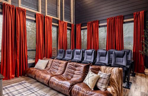 Gatlinburg House | Luxury Gatlinburg Cabin, Heated Pool, Theater, Hot Tub