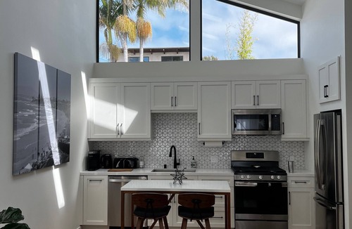 Olde Carlsbad House | Luxury Guesthouse in Quiet Neighborhood 5 min from the Beach!