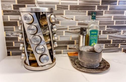 Dunn Loring House | Luxury Home in Heart of Vienna w/ huge backyard