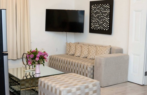 Faubourg Marigny Bed & Breakfast | Luxury Home | Unbeatable Location | Pool + Hot Tub